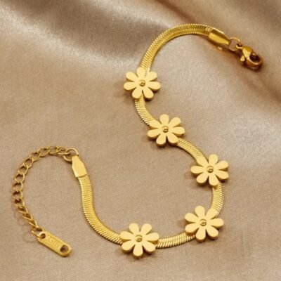 Gold-toned snake chain bracelet features five daisy flower charms